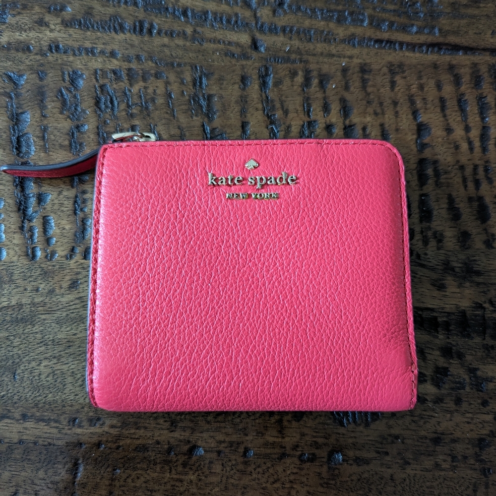 NWOT Kate Spade L-Zip Bi-Fold Leather Wallet
